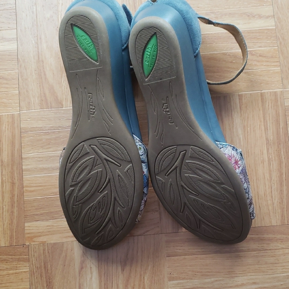Earth Multicolor Floral Women's Sandals - Picture 3 of 5